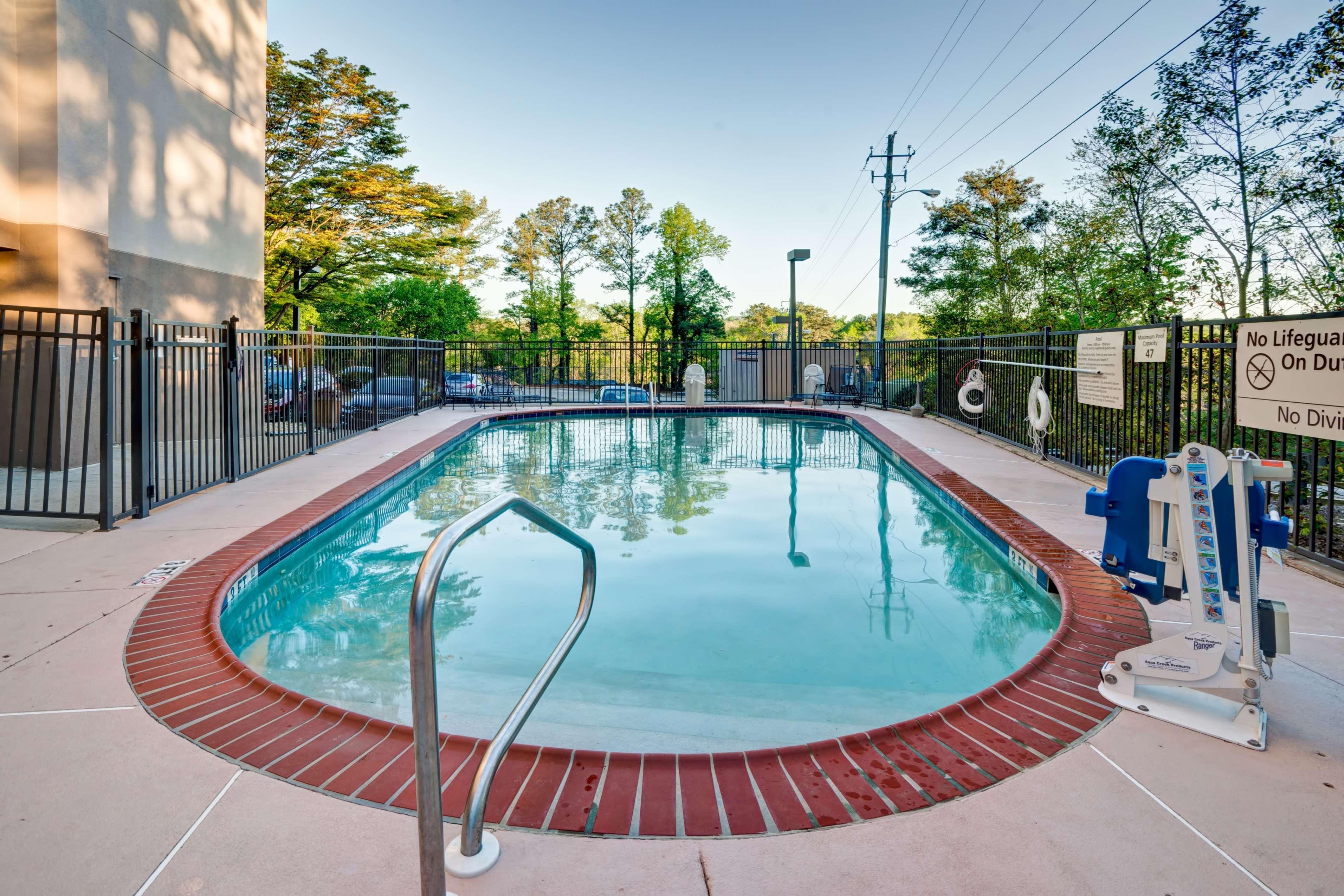 Hampton Inn Birmingham/Mountain Brook Exterior photo