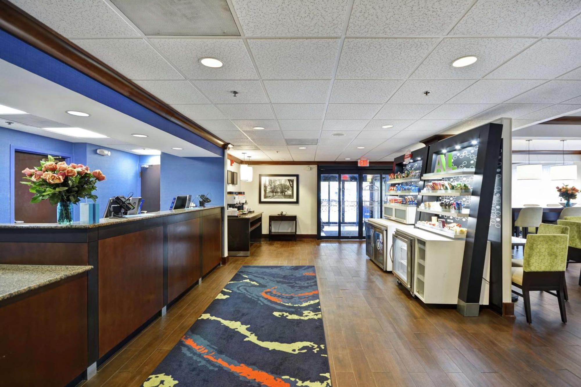 Hampton Inn Birmingham/Mountain Brook Exterior photo