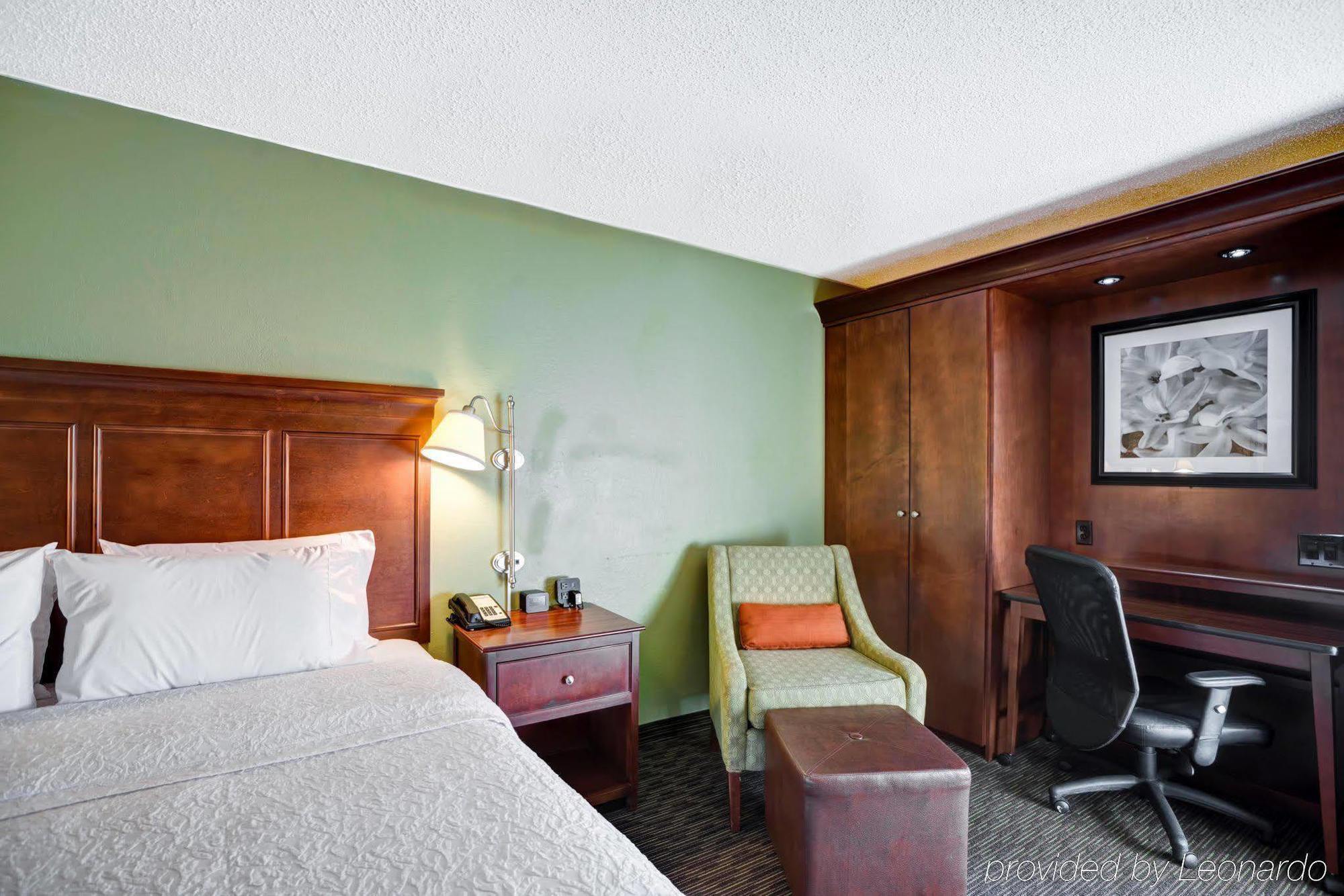 Hampton Inn Birmingham/Mountain Brook Exterior photo